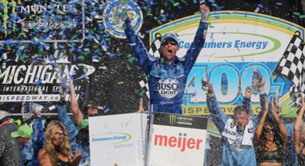 Visit Kevin Harvick ganó la Consumers Energy 400 en Michigan International Speedway page