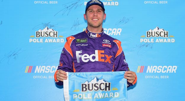 Visit Listos para la GoBowling at The Glen con Denny  Hamlin en la Pole page