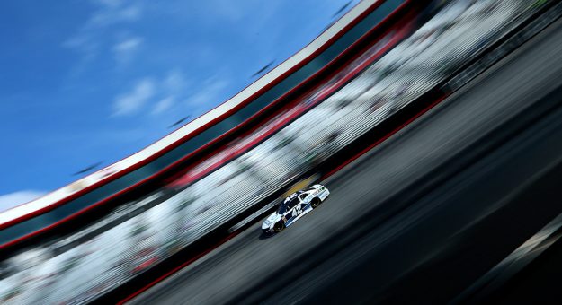 Visit Listos para la Bass Pro Shops/NRA Night Race en Bristol page
