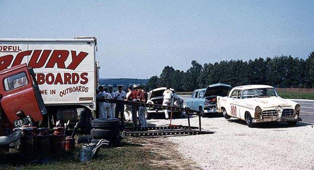Visit La NASCAR en la historia de Road America page