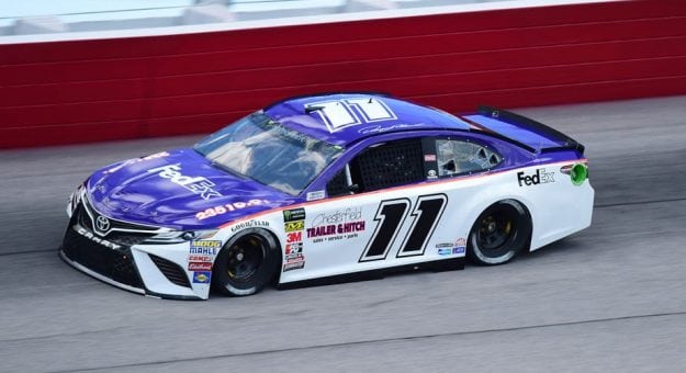 Visit Denny Hamlin ganó la Pole Position para la Bojangles’ Southern 500  page