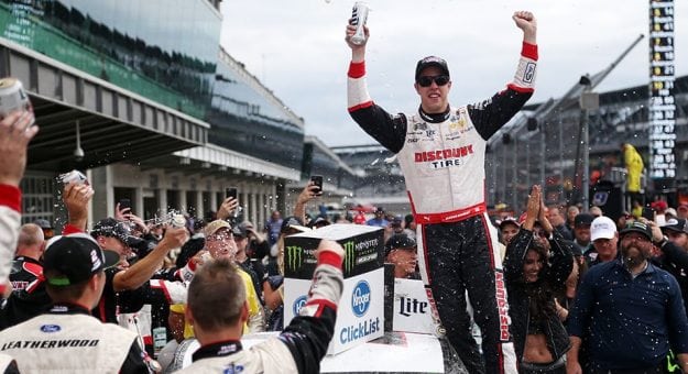 Visit Brad Keselowski ganó la Brickyard 400 en Indy; su 2da. victoria consecutiva de la temporada page