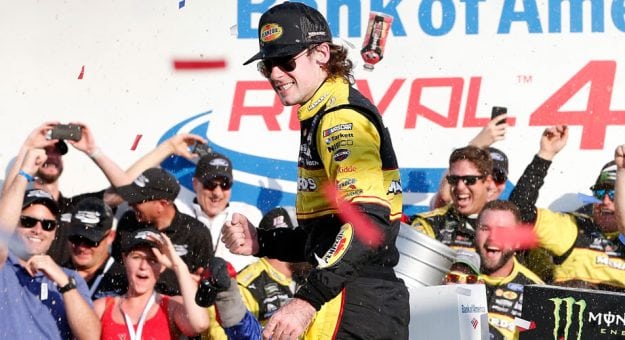 Visit Ryan Blaney ganó la Bank of America Roval 400 en dramático final en Charlotte page