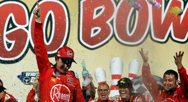 Visit Christopher Bell ganó en Richmond y avanzó a la 2da. ronda de los Playoffs page