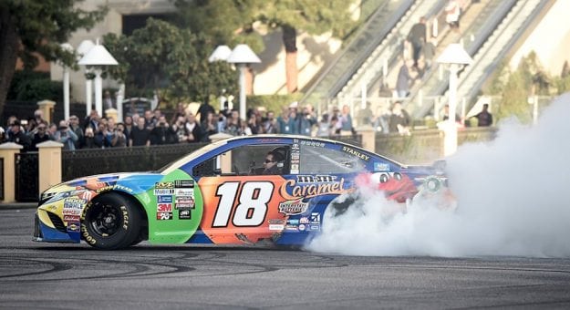 Visit Burnout en Las Vegas para celebrar el inicio de los NASCAR Playoffs 2018 page