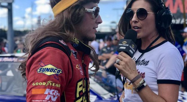 Visit Pilotos y sus equipos con look retro para la Southern 500 page