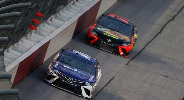 Visit Denny Hamlin y Aric Almirola aseguraron su pase a los Playoffs page