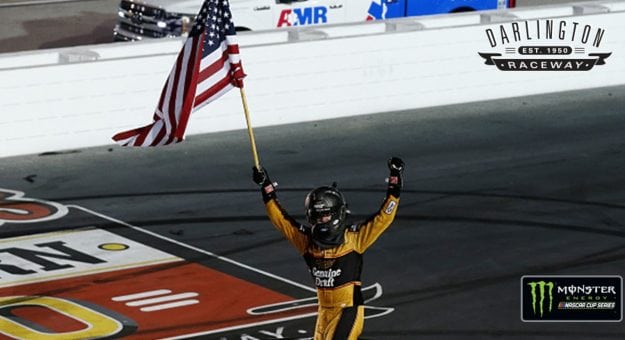 Visit Brad Keselowski ganó la Bojangles´ Southern 500 en el Darlington Raceway page