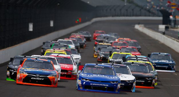 Visit Pilotos de la XFINITY Series en busca de la victoria en Atlanta page