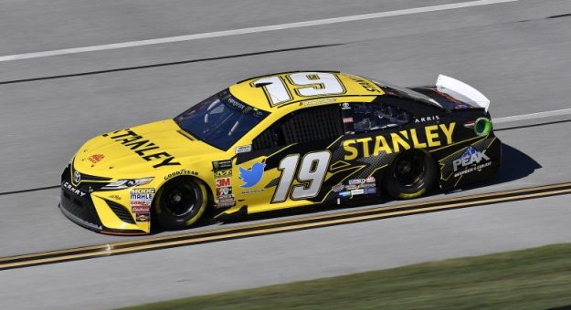 Visit Todos los autos de la 1000Bulbs.com 500 en el Talladega Superspeedway page