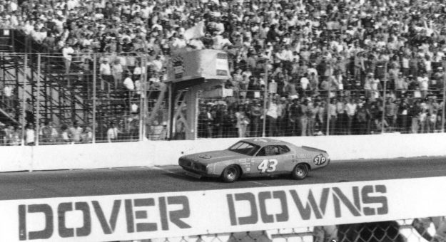 Visit Momentos memorables en el Dover International Raceway page