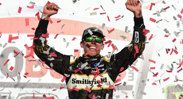 Visit Aric Almirola ganó la 1000Bulbs.com 500 en el Talladega Superspeedway page