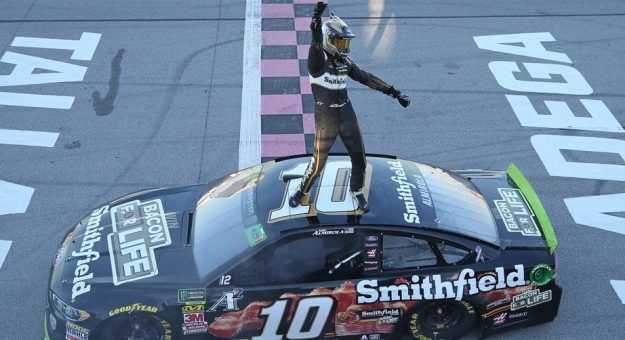 Visit 4 de 4 , equipos con ganadores en todos sus autos page
