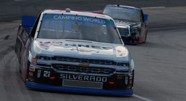 Visit Johnny Sauter ganó en Martinsville y avanzó a la carrera del Championship 4 page