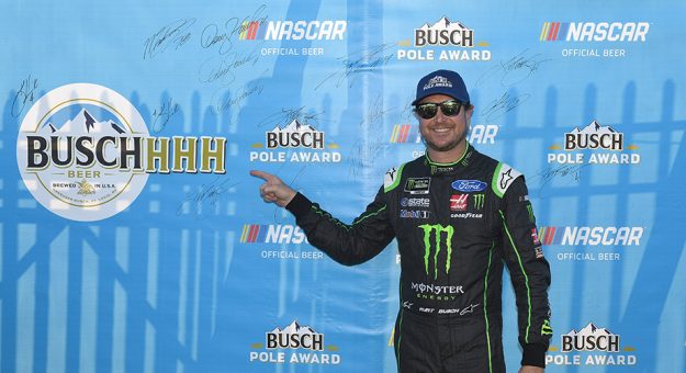 Visit Kurt Busch ganó la Pole Position para la carrera de los Playoffs en Talladega page