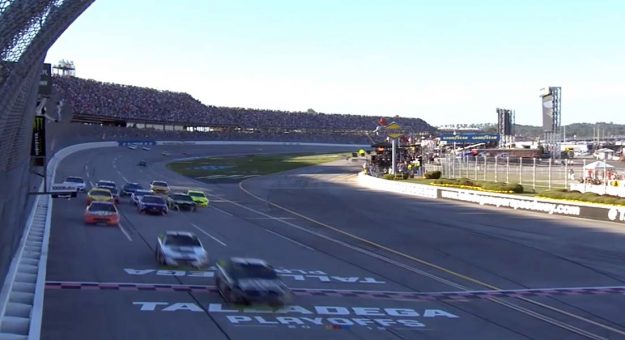 Visit Momento PEAK de Aric Almirola en el Talladega Superspeedway page