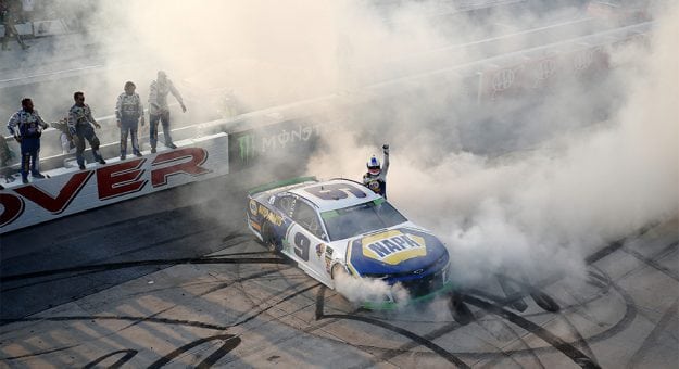 Visit Chase Elliott ganó la Outdoors 400 en el Dover International Raceway page