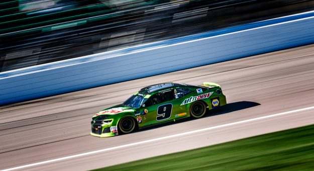 Visit Chase Elliott ganó la Hollywood Casino 400 en el Kansas Speedway page
