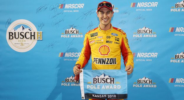 Visit Joey Logano saldrá desde la Pole Position en Kansas page