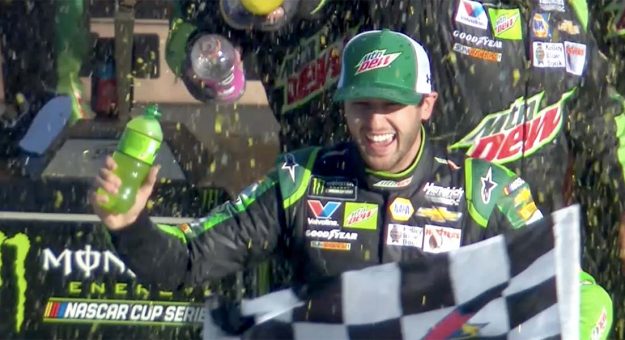 Visit Momento PEAK de Chase Elliott en el Kansas Speedway page