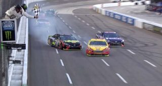 Momento PEAK de Joey Logano en el Martinsville Speedway