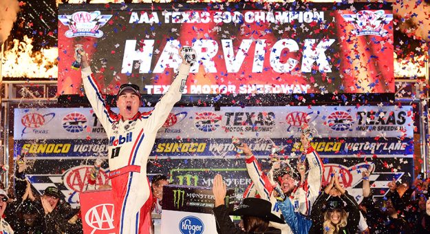 Visit Kevin Harvick ganó la AAA Texas 500 y avanzó a la Championship 4 page