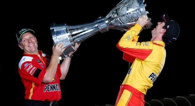 Visit Campeones de las series nacionales NASCAR 2018 con sus trofeos page