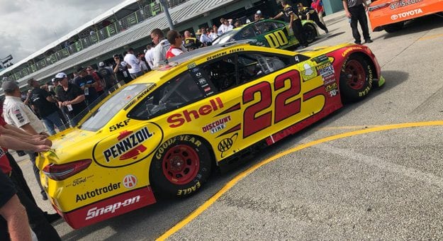 Visit Revive el fin de semana de campeonato de Joey Logano en Homestead page