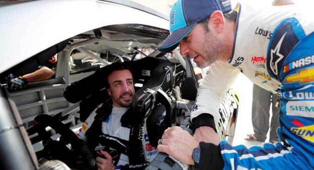 Visit Jimmie Johnson y Fernando Alonso cambiaron de auto en Abu Dabi page