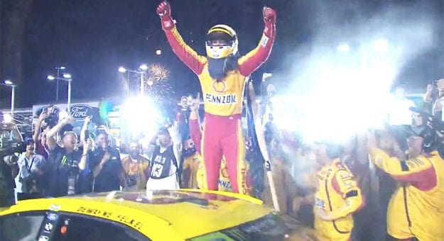 Visit Joey Logano le dio da Ford su 1er. campeonato desde 2004 page