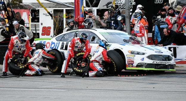 Visit Kevin Harvick castigado tras victoria en Texas; perdió boleto a la Championship 4 page