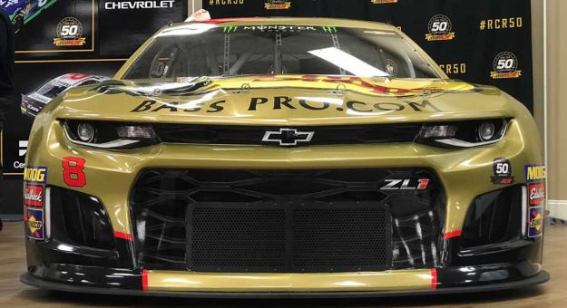 Visit El Chevrolet No. 8 de Daniel Hemric con look dorado para 2019 page