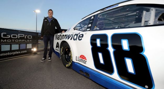 Visit Todos los ángulos del nuevo look del No. 88 de Alex Bowman page
