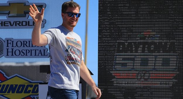 Visit Dale Earnhardt Jr. será el Pace Driver de la Daytona 500 en la Chevy Silverado page