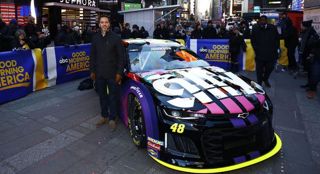 Visit Jimmie Johnson y Ally presentaron el nuevo look del Chevrolet No. 48 page