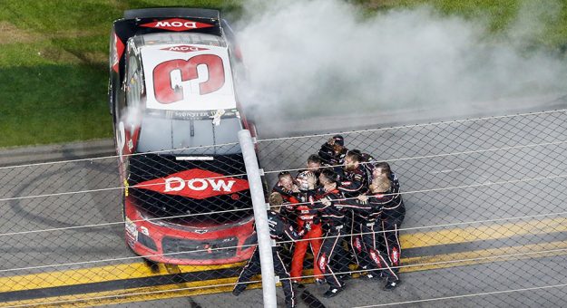 Visit FOX celebra a las leyendas en promo de la Daytona 500 2019 page