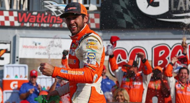 Visit Hooters presentó el nuevo look del Chevrolet No. 9 y Chase Elliott para 2019 page