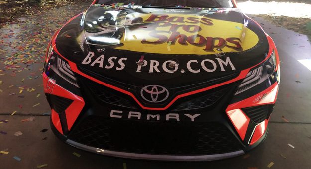 Visit Martin Truex Jr. mostró el nuevo look del Toyota No. 19 de Joe Gibbs Racing 2019 page