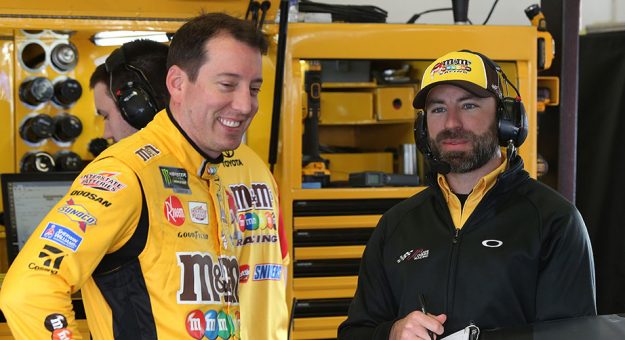 Visit Kyle Busch, Joe Gibbs Racing y Mars firmaron extensión de contrato page