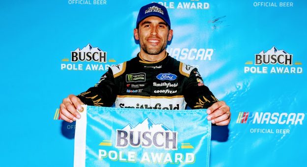 Visit Aric Almirola ganó la Pole Position en Atlanta; su 1ra. desde 2012 page