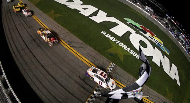 Visit Joe Gibbs Racing logró histórico 1-2-3 en la Daytona 500 page