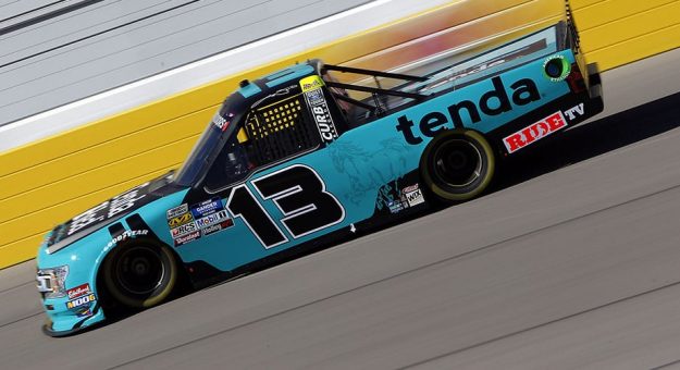 Visit Kyle Busch y Johnny Sauter en un cerrado duelo en Texas page