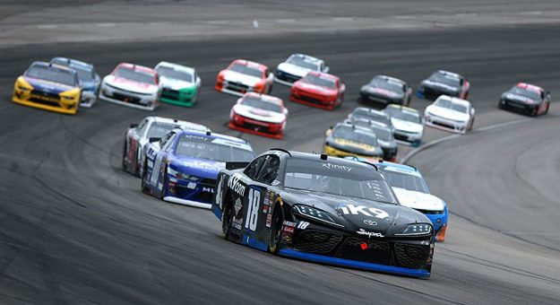 Visit Kyle Busch atacó al final para ganar en la Xfinity Series en Texas page