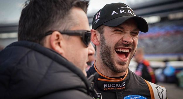 Visit Bowyer y Suárez encabezaron a los 4 autos de Stewart-Haas en el Top 10 page