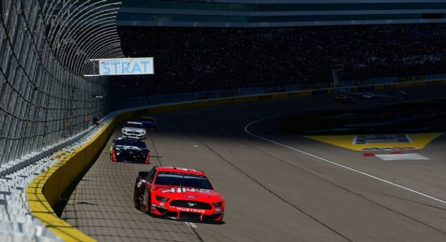 Visit El No. 41 de. Suárez y el No. 95 de DiBenedetto citados por violaciones en Las Vegas page