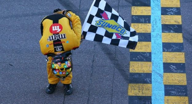 Visit Favoritos para ganar la carrera de la Cup Series en Phoenix page