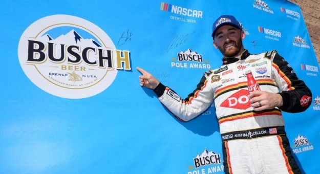 Visit Austin Dillon ganó la Pole Position para la Auto Club 400 page