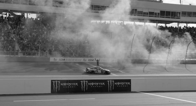 Visit ¿Película de una carrera de la NASCAR? … Phoenix en Blanco y Negro page