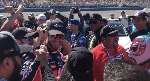 Visit Daniel Suárez festejó con sus Amigos en el Auto Club Speedway page