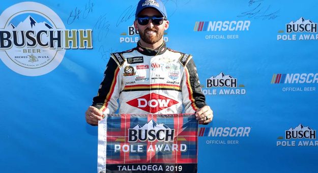 Visit Austin Dillon ganó la Pole Position para la Geico 500 en Talladega page